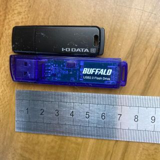 アイオーデータ(IODATA)のUSBメモリー2個(PC周辺機器)