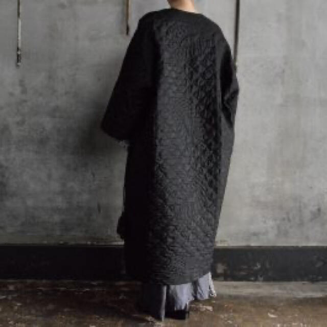 新品　towavase シルクキルトローブ レディースのジャケット/アウター(ロングコート)の商品写真
