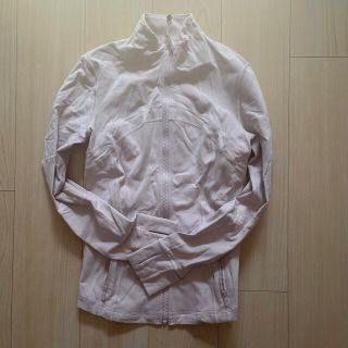 ルルレモン(lululemon)のlululemon difine jacket ピンクベージュ(ヨガ)