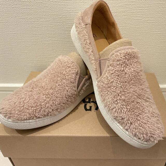 11月末までSALE 1回着用のみ 美品 UGG ボア スリッポン 6.5サイズ レディースの靴/シューズ(スニーカー)の商品写真