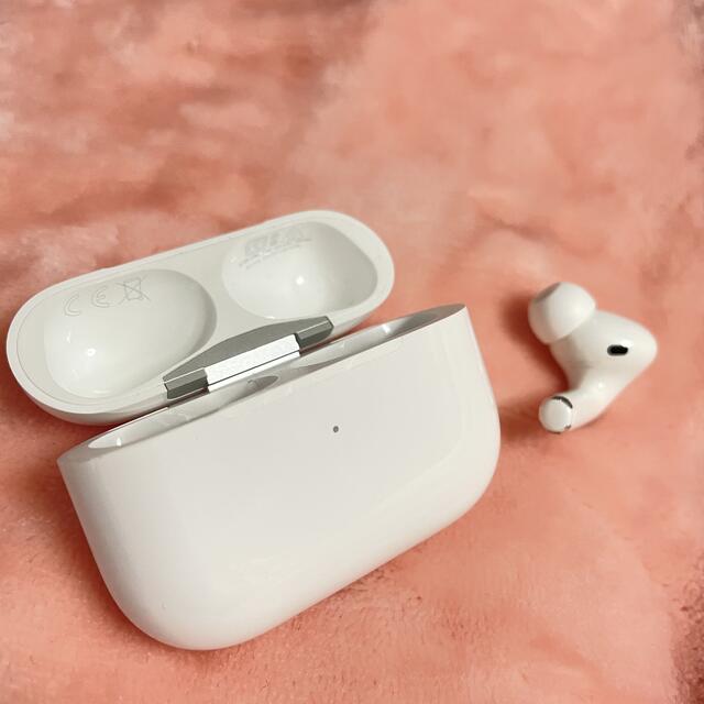 Apple(アップル)の【Apple】AirPodsPro スマホ/家電/カメラのオーディオ機器(ヘッドフォン/イヤフォン)の商品写真