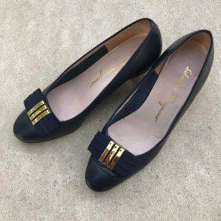 フェラガモ(Ferragamo)の【比較的美品】ferragamo リボン　パンプス(ハイヒール/パンプス)