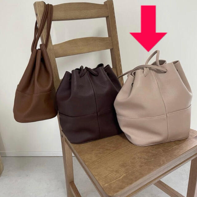 新品 ソフトフェイクレザーバッグ バケットバッグ 巾着バッグ 韓国ファッション レディースのバッグ(ハンドバッグ)の商品写真
