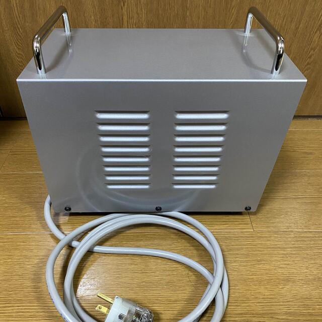 アイソレーション電源トランス1500W・100V専用仕様　美品！ スマホ/家電/カメラのオーディオ機器(その他)の商品写真