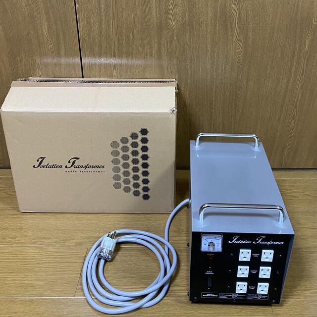 アイソレーション電源トランス1500W・100V専用仕様　美品！ スマホ/家電/カメラのオーディオ機器(その他)の商品写真