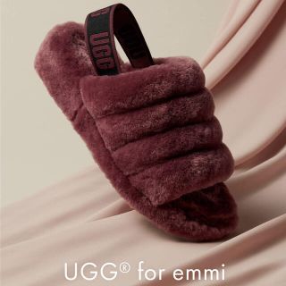 アグ(UGG)のugg  ×emmi ファーサンダル　フラッフイヤーサンダル(サンダル)