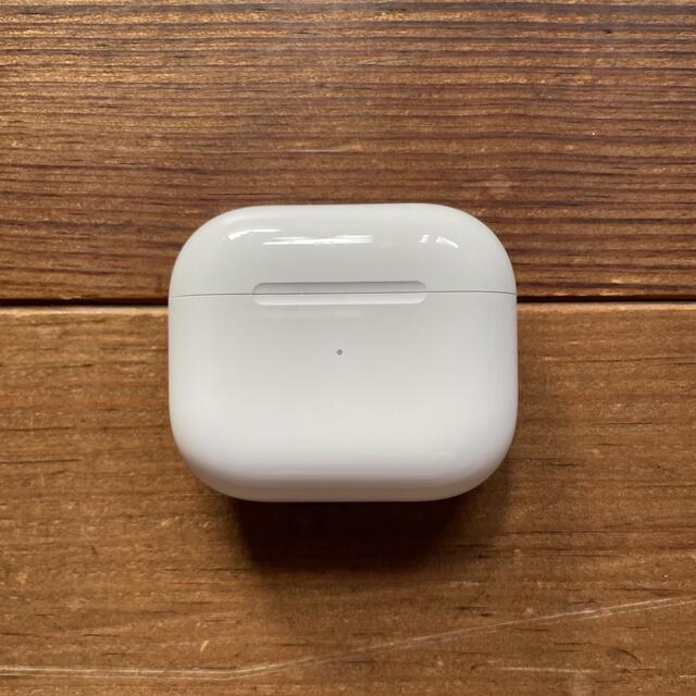 Apple(アップル)のAirPods3 第3世代 スマホ/家電/カメラのオーディオ機器(ヘッドフォン/イヤフォン)の商品写真