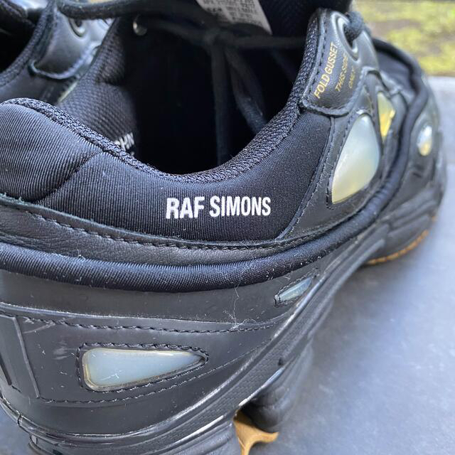 RAF adidas OZWEEGO sneakerの通販 by tertiary vintage｜ラフシモンズならラクマ SIMONS - RAF SIMONS × 定番人気