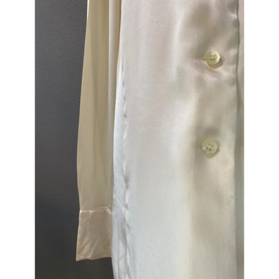 Emporio Armani(エンポリオアルマーニ)の古着 ビンテージ アルマーニ シルバー シルク 長袖 シャツ 美品 レディースのトップス(シャツ/ブラウス(長袖/七分))の商品写真