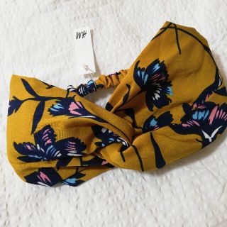 エイチアンドエム(H&M)の新品　H&M　髪の毛を束ねるゴム入りからし色ターバン?(ヘアバンド)