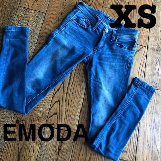 エモダ(EMODA)の美品　エモダ　EMODA ストレッチスキニーデニム　xs(スキニーパンツ)