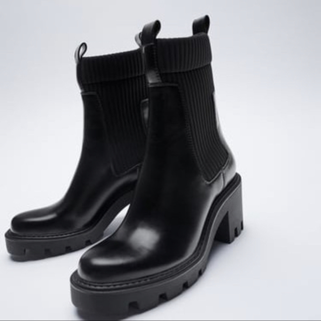 ZARA(ザラ)のBeauty様専用:ヒールトラックソール付きソックス風アンクルブーツ レディースの靴/シューズ(ブーツ)の商品写真
