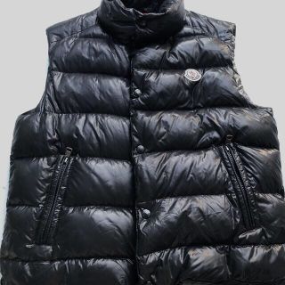 モンクレール(MONCLER)のメンズ　モンクレール　ダウンベスト　classe 1 ブラック(ダウンベスト)