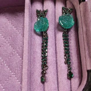 アナスイ(ANNA SUI)の新品未使用　アナスイ 蝶モチーフ　ピアス　バラ　チェーン　緑　2wayピアス(ピアス)