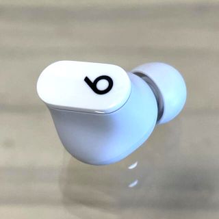 ビーツバイドクタードレ(Beats by Dr Dre)の良品★Beats Studio Buds ホワイト 右耳のみ／W2(ヘッドフォン/イヤフォン)