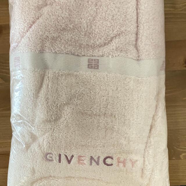 GIVENCHY(ジバンシィ)のGIVENCHY バスタオル インテリア/住まい/日用品の日用品/生活雑貨/旅行(タオル/バス用品)の商品写真