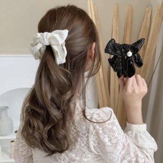 バナナクリップ　ツイード生地　パール　リボン　白黒セット(ヘアアクセサリー)