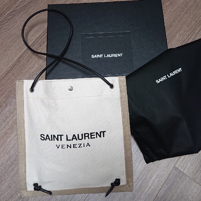 SAINT LAURENT - SAINT LAURENT 新作 トートバッグの通販 by SAINT LAURENT - SAINT LAURENT 新作 トートバッグの通販 by