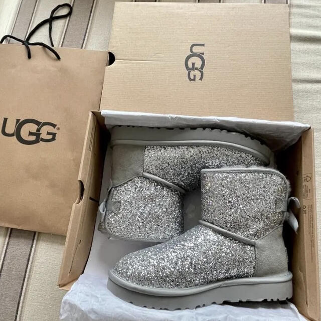 注目ブランド 新品未使用 正規品 UGG ブーツ 23センチ US6 早いもの