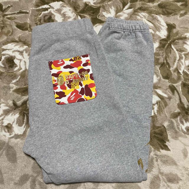 A BATHING APE(アベイシングエイプ)のAPE BAPE KAWS chaina 中国　スウェットパンツ　パンツ　L メンズのパンツ(その他)の商品写真