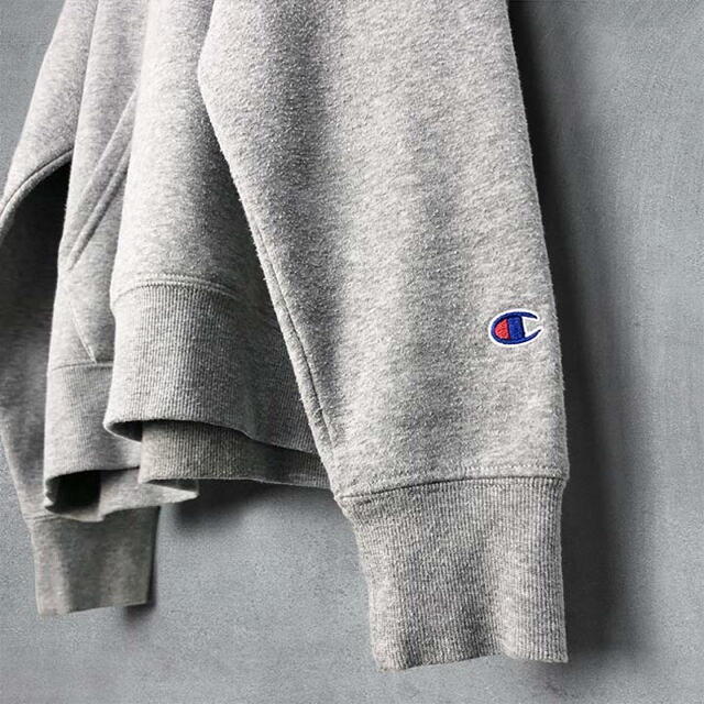 Champion(チャンピオン)の古着 Champion チャンピオン カレッジロゴ パーカー４段 染込み L メンズのトップス(パーカー)の商品写真