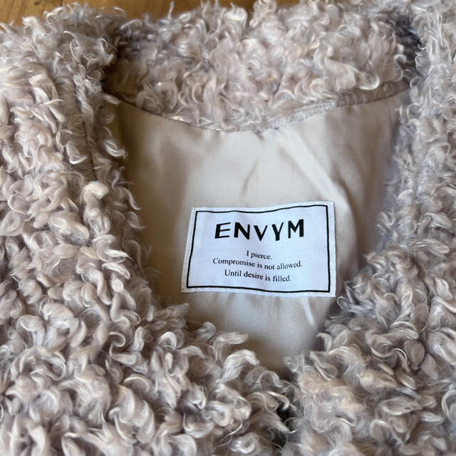 ENVYM(アンビー)のアンビー プードルファージャケット レディースのジャケット/アウター(毛皮/ファーコート)の商品写真