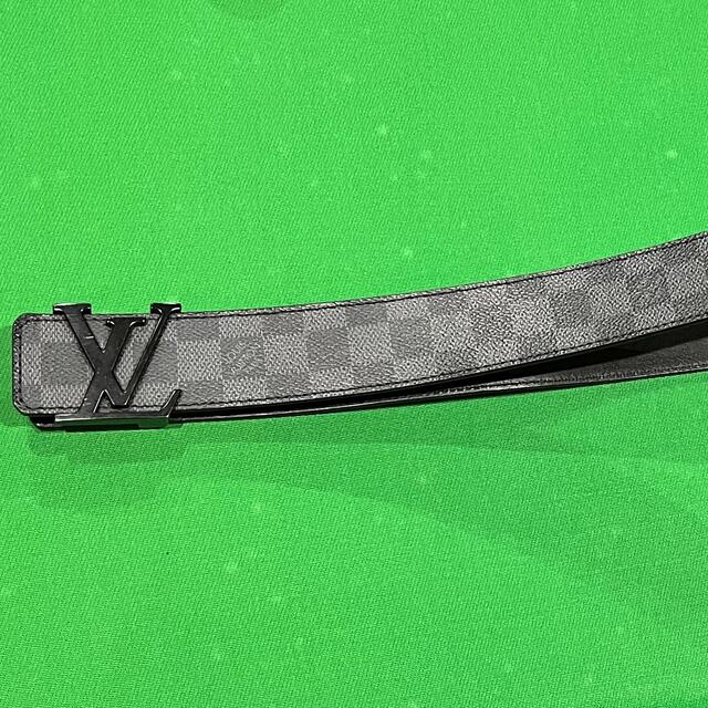 LOUIS VUITTON(ルイヴィトン)のルイヴィトン ダミエグラフィット LVイニシャル　ベルト メンズのファッション小物(ベルト)の商品写真