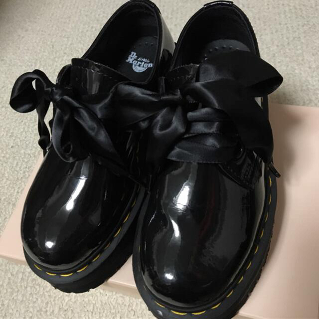 Dr. Martens ドクターマーチン HOLLY エナメル リボン厚底