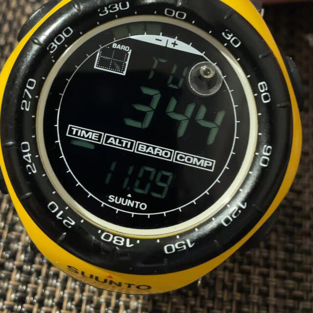 スント SUUNTO ベクター 人気のイエロー スント SUUNTO ベクター 人気のイエロー