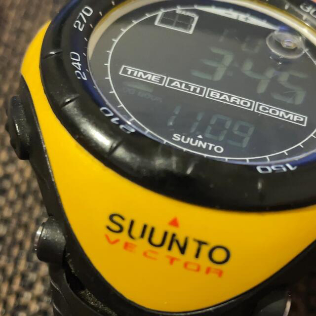 スント SUUNTO ベクター 人気のイエロー スント SUUNTO ベクター 人気のイエロー