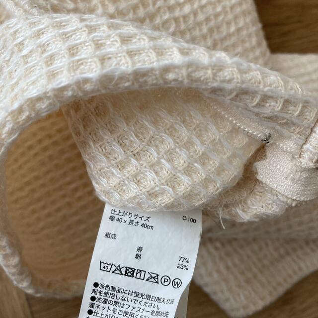 MUJI (無印良品)(ムジルシリョウヒン)の無印良品 麻綿ワッフル・クッションカバー オフ白×生成り 43×43用 インテリア/住まい/日用品のインテリア小物(クッションカバー)の商品写真