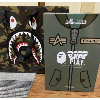 アベイシングエイプ(A BATHING APE)の送料込み BAPE × ALPHA BE@RBRICK 100% & 400%(キャラクターグッズ)