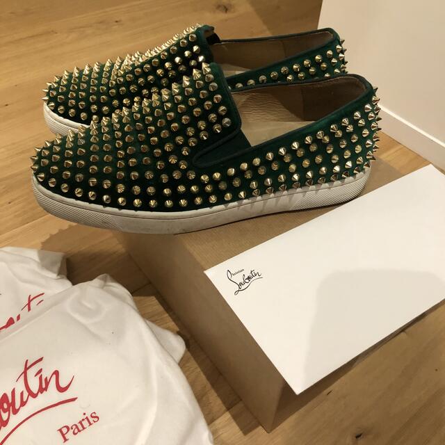 Christian Louboutin(クリスチャンルブタン)のクリスチャン ルブタン40スタッツ ベロアグリーン メンズの靴/シューズ(スニーカー)の商品写真