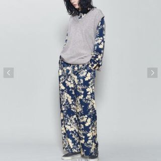 ビューティアンドユースユナイテッドアローズ(BEAUTY&YOUTH UNITED ARROWS)の＜6(ROKU)＞SATIN FLOWER PRINT PANTS/パンツ(カジュアルパンツ)