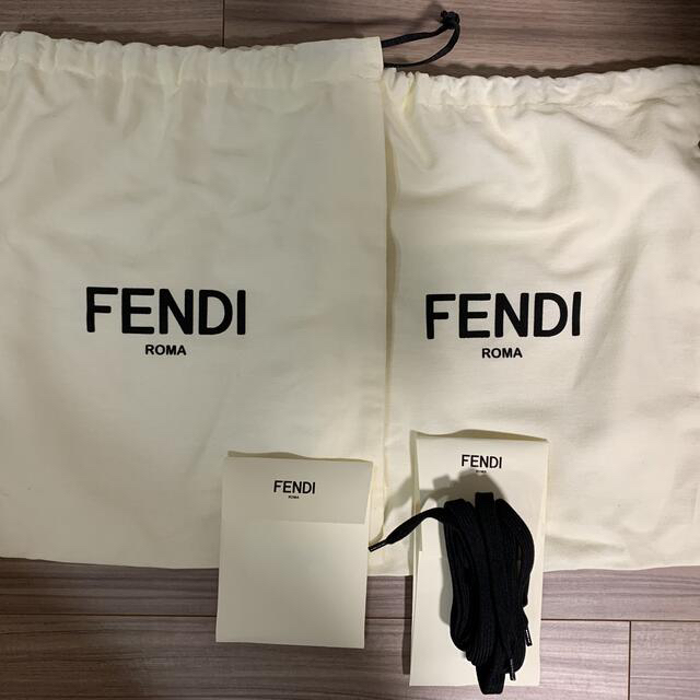 FENDI(フェンディ)のN様専用))新品未使用⭐︎FENDI ライズ グレーキャンバススニーカー  レディースの靴/シューズ(スニーカー)の商品写真