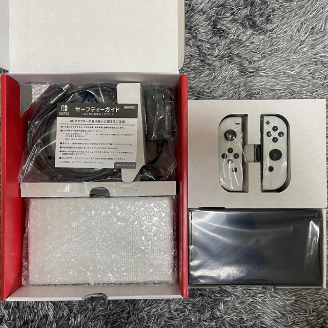 Nintendo Switch(ニンテンドースイッチ)のNintendo Switch有機ELモデル エンタメ/ホビーのゲームソフト/ゲーム機本体(家庭用ゲーム機本体)の商品写真