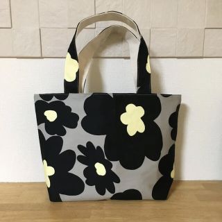 人気急上昇♡北欧花柄ブラック　トートバッグ(バッグ)
