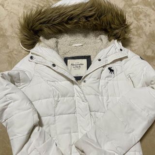 アバクロンビーアンドフィッチ(Abercrombie&Fitch)のアバクロ　ホワイトダウン(ダウンジャケット)