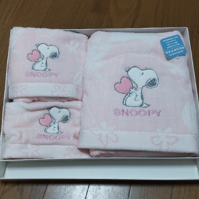 SNOOPY(スヌーピー)のステラ様専用☆新品☆スヌーピー タオル3点セット やわらかタオル インテリア/住まい/日用品の日用品/生活雑貨/旅行(タオル/バス用品)の商品写真