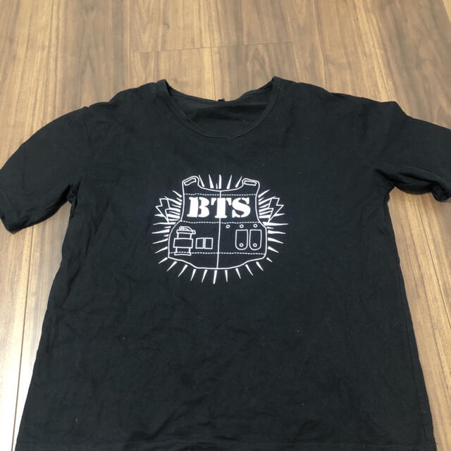 防弾少年団(BTS)(ボウダンショウネンダン)のBTS Tシャツ エンタメ/ホビーのタレントグッズ(アイドルグッズ)の商品写真