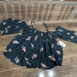 ビラボン(billabong)のBILLABONG 花柄トップス　新品タグ付き(Tシャツ(半袖/袖なし))