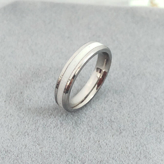 シンプルホワイトリング ステンレスリング  ステンレス指輪  ピンキーリング レディースのアクセサリー(リング(指輪))の商品写真