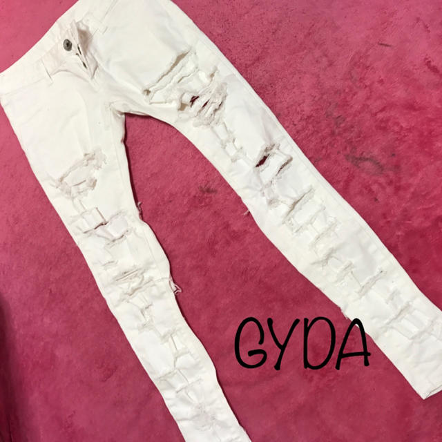 GYDA(ジェイダ)のGYDA  ダメージホワイトパンツ  sizeＳ レディースのパンツ(デニム/ジーンズ)の商品写真