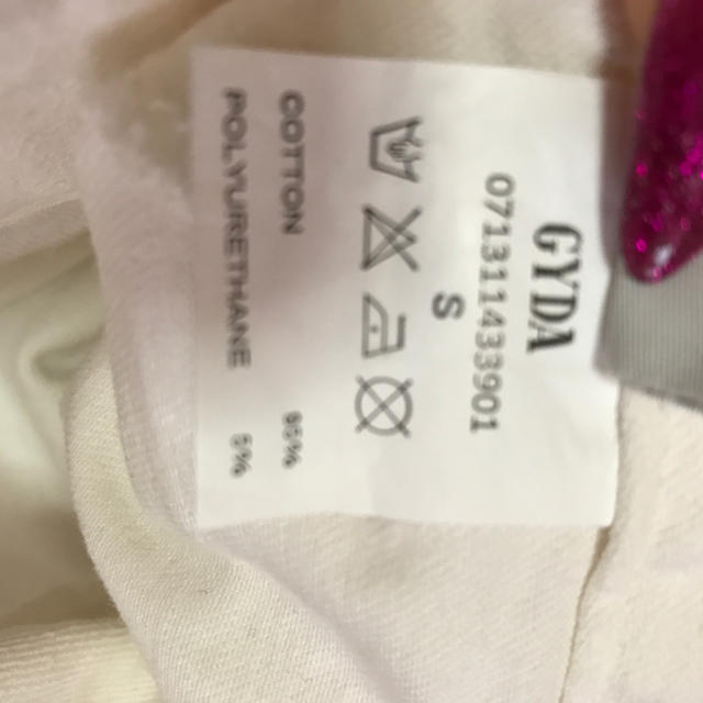 GYDA(ジェイダ)のGYDA  ダメージホワイトパンツ  sizeＳ レディースのパンツ(デニム/ジーンズ)の商品写真
