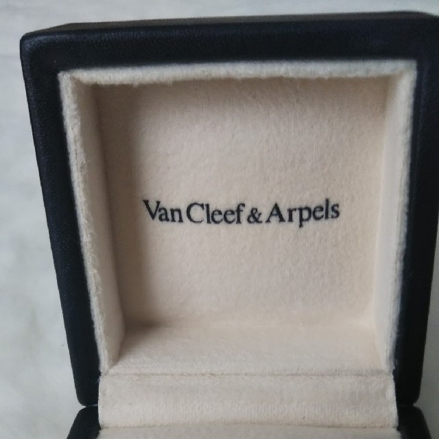 Van Cleef & Arpels(ヴァンクリーフアンドアーペル)のヴァンクリーフ&アーペル リングの空き箱 レディースのアクセサリー(その他)の商品写真