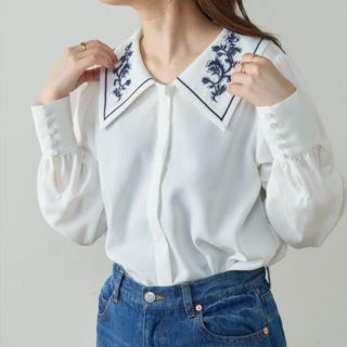 ナチュラルクチュール(natural couture)の【natural couture】配色刺繍衿レトロブラウス(シャツ/ブラウス(長袖/七分))