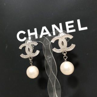 シャネル(CHANEL)のシャネル　イヤリング　ココマーク　パール　真珠　スイング　銀　マトラッセ　☆(イヤリング)