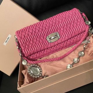 ミュウミュウ(miumiu)のmiumiuビジューバック(クラッチバッグ)