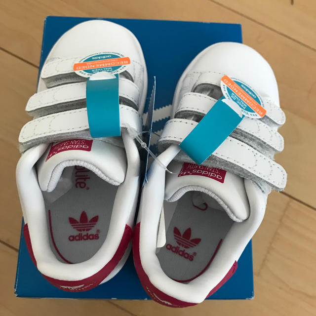 adidas(アディダス)のたなくん2様専用 キッズ/ベビー/マタニティのキッズ靴/シューズ(15cm~)(スニーカー)の商品写真