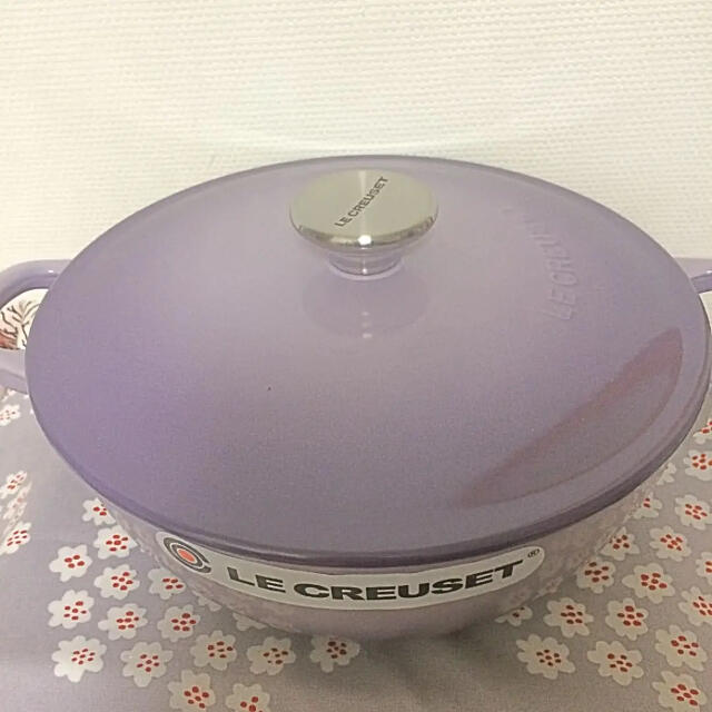 LE CREUSET(ルクルーゼ)の♡ルクルーゼ  マルミット ブルーベルパープル  22cm 新品未使用 インテリア/住まい/日用品のキッチン/食器(調理道具/製菓道具)の商品写真